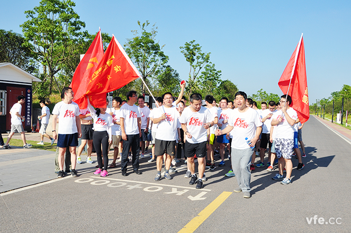一聲槍聲,銀河電氣全體員工奔出起點(diǎn) 一聲槍聲,銀河電氣全體員工奔出起點(diǎn)